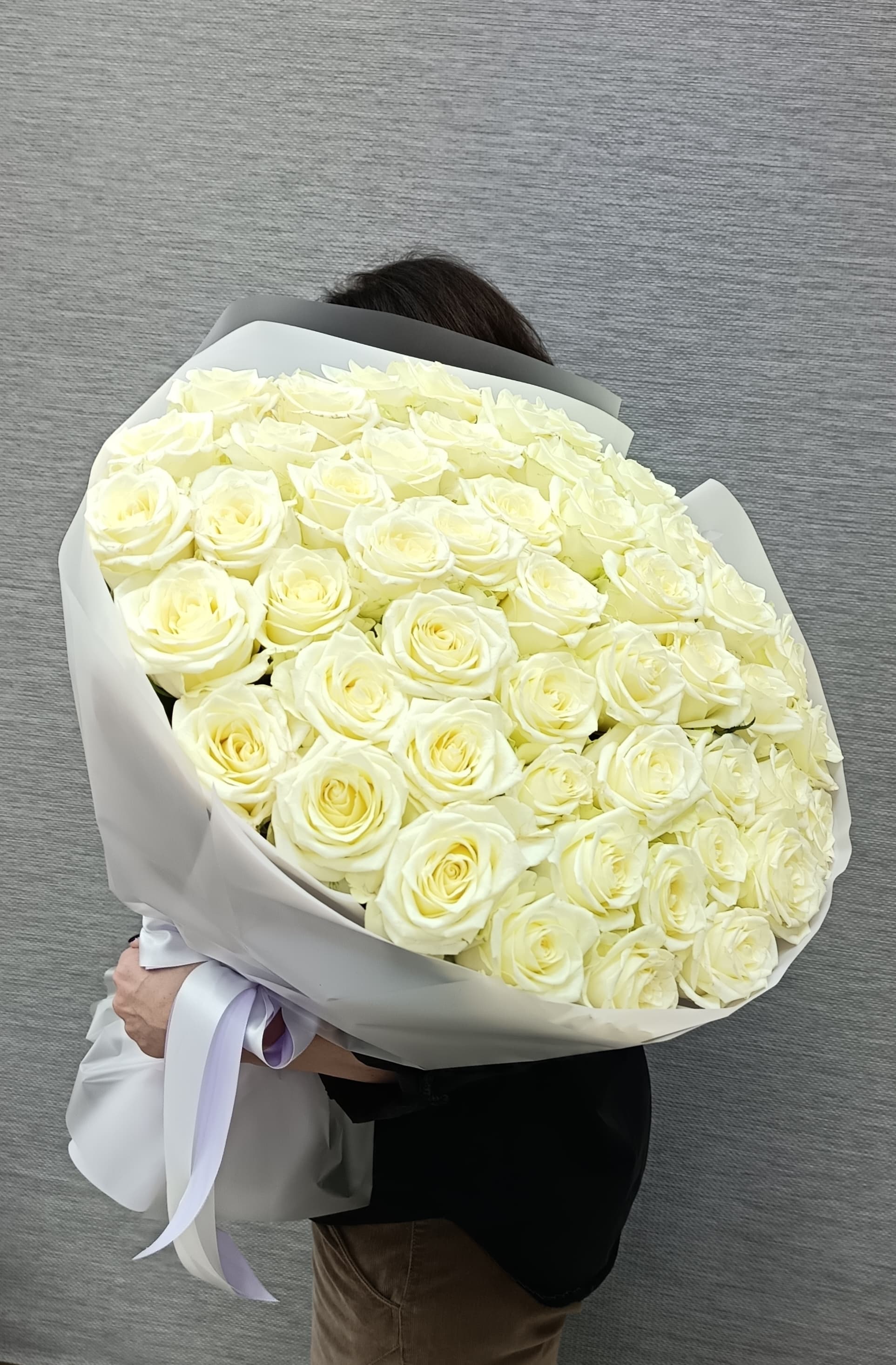 Букет из белых роз премиум 101 роза