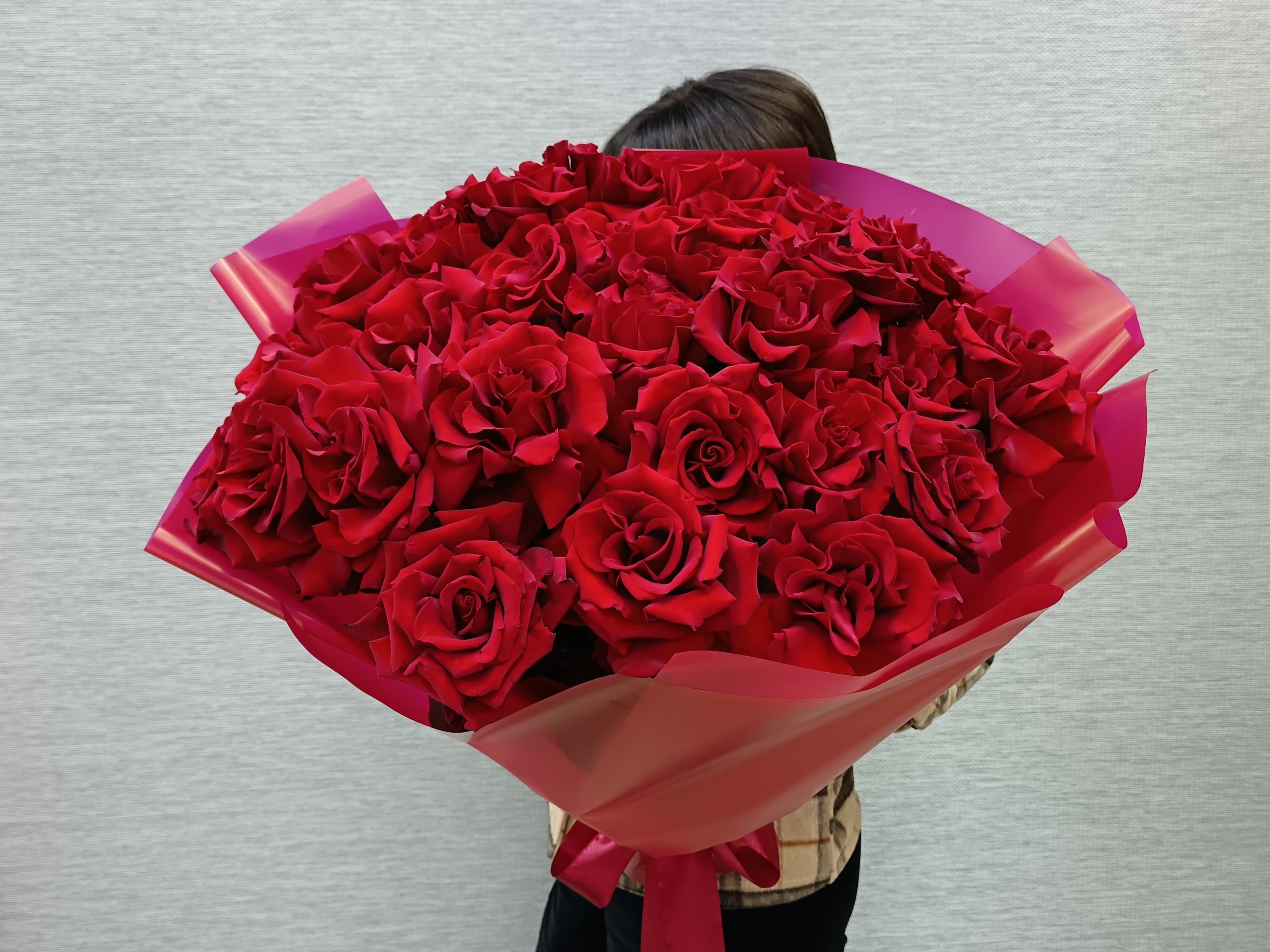 Букет из пышной, эффектной французской розы, 35роз