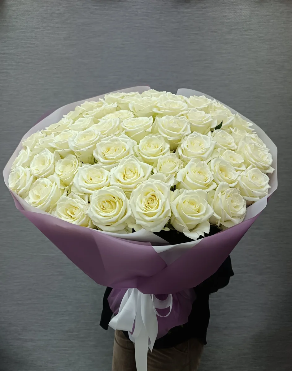Букет из белых роз премиум эквадор 101 роза