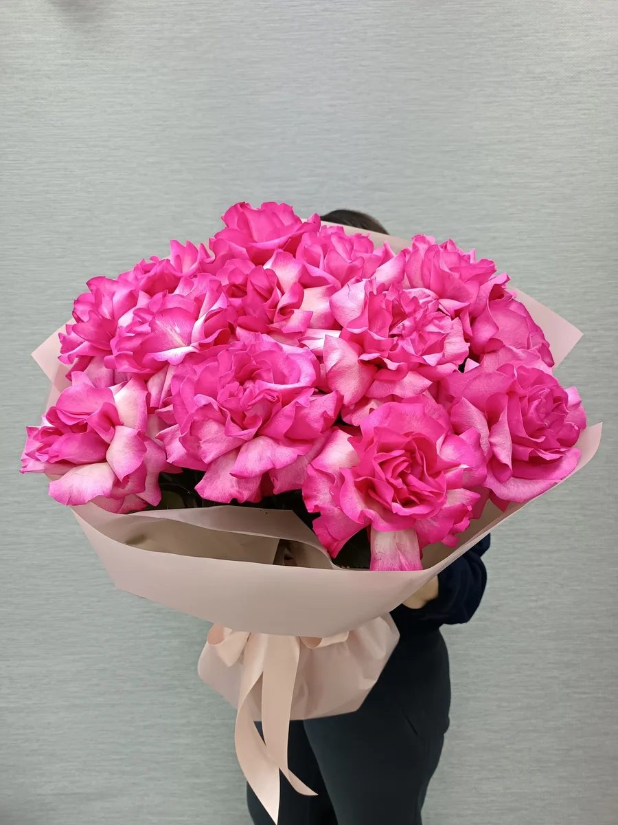 Букет из  пышной, эффектной французской розы, 15 роз