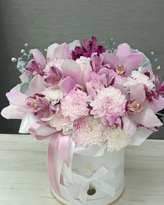 Композиция в шляпной коробке
