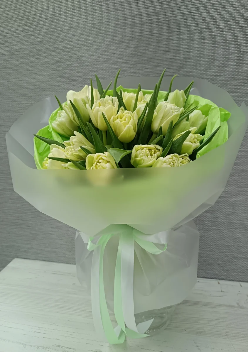 Букет из лимонных пионовидных тюльпанов